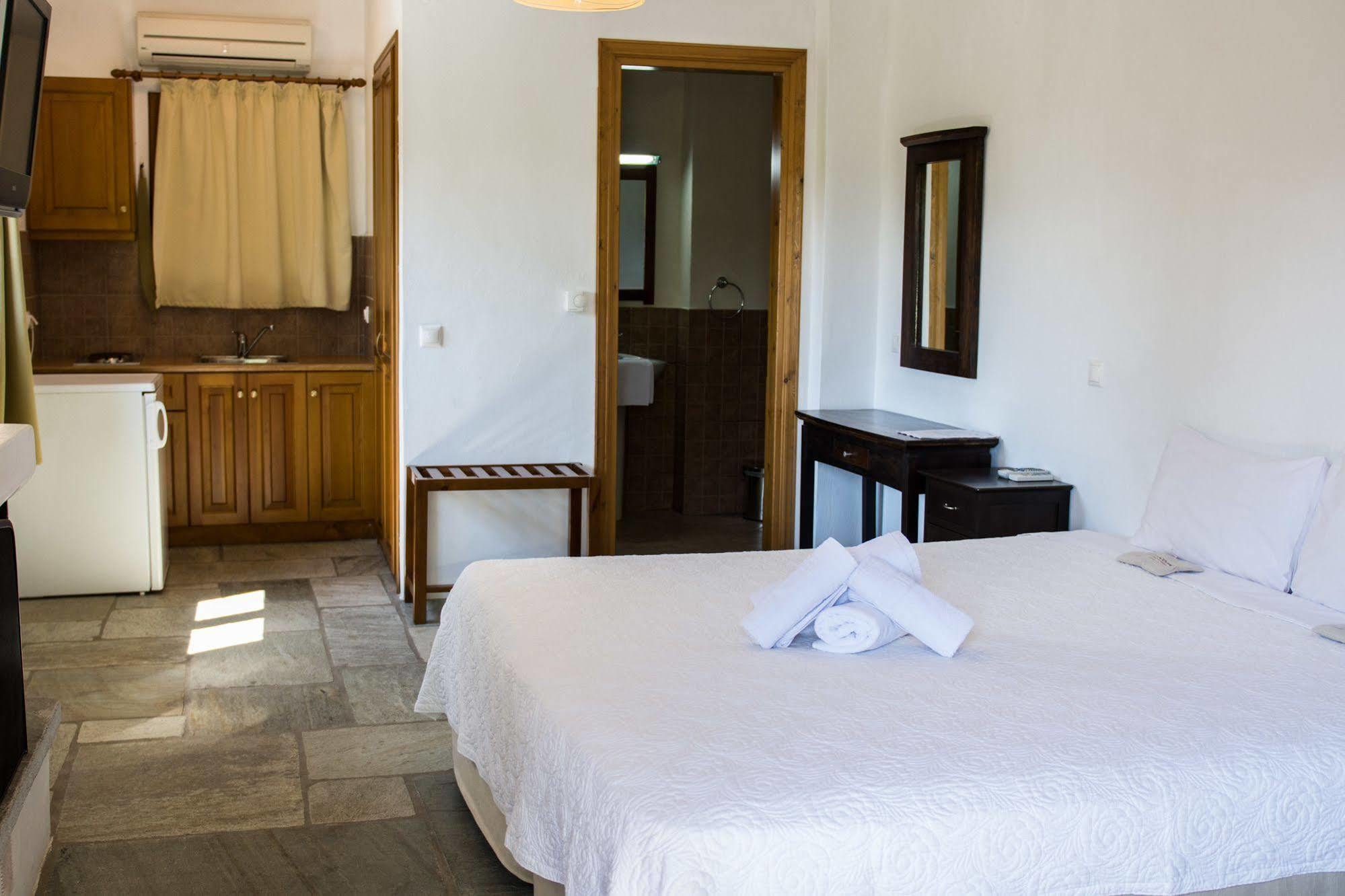 Alkifron Hotel Kala Nera Bagian luar foto