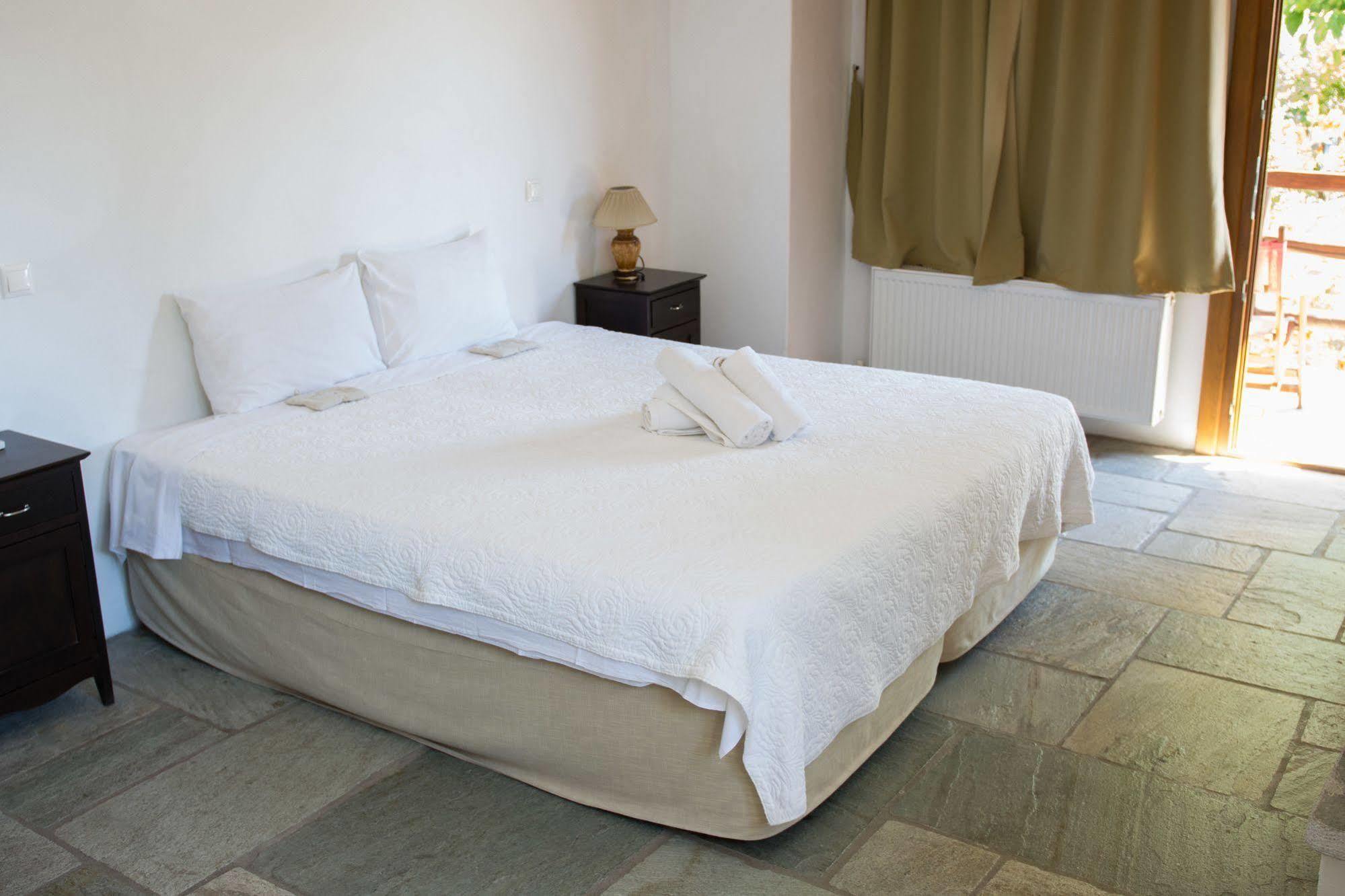 Alkifron Hotel Kala Nera Bagian luar foto